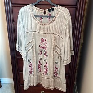 VICI Women's Beige Short Sleeve Tunic Top with Pink Embroidery Large